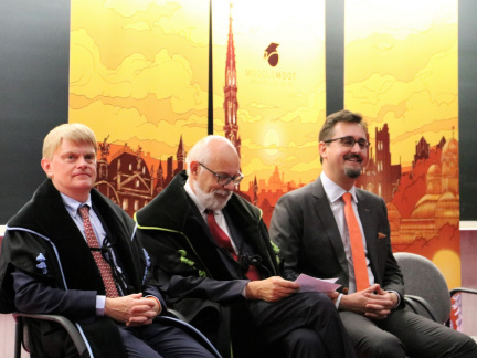 Honoris Causa (40)