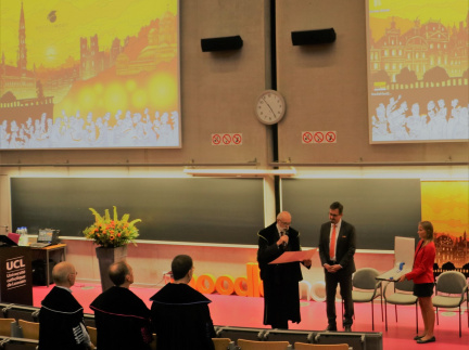 Honoris Causa (66)