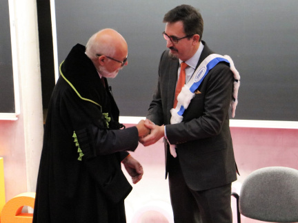Honoris Causa (75)