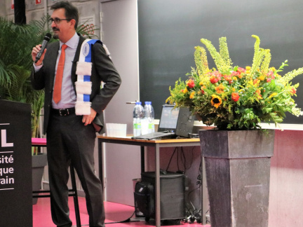 Honoris Causa (77)