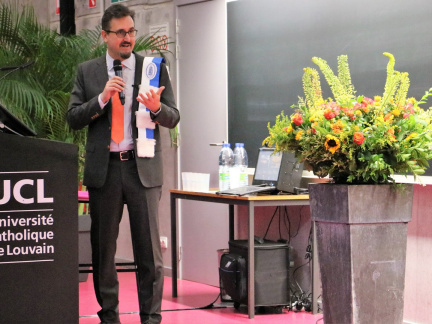 Honoris Causa (78)