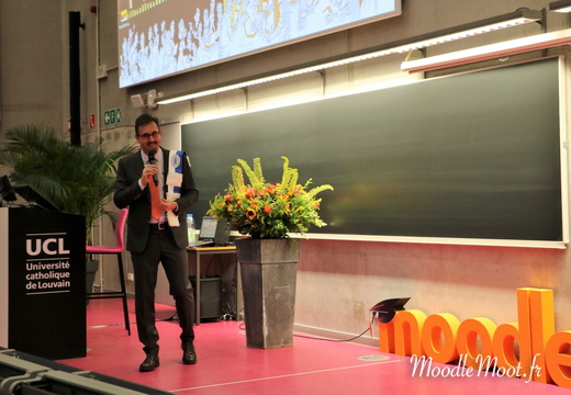 Honoris Causa (82)