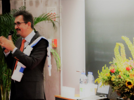 Honoris Causa (95)