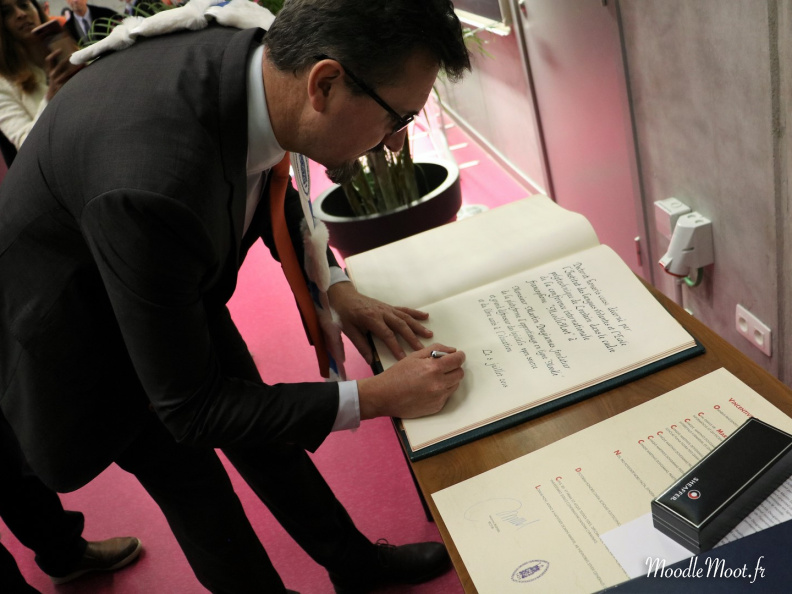 Honoris Causa (129)