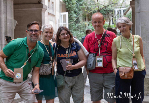4V7A2501